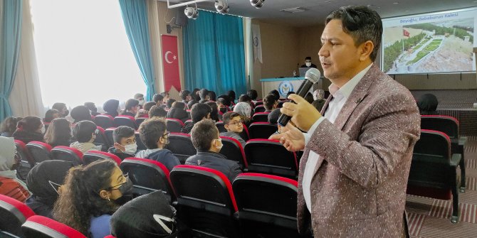 Yazar Işık: Geçmişini bilmeyen geleceğini inşa edemez