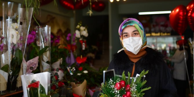 Zeynep Bayırlı: Aldığınız çiçekleri gururla sergileyin
