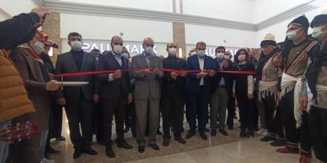 Osmaniye Kahramanmaraşlılar Derneği Kurtuluş Fotoğraf Sergisi açıldı