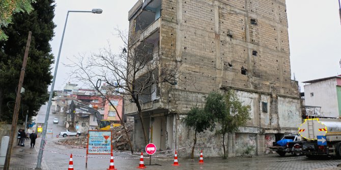 İsa Divanlı’da yol genişletme çalışması