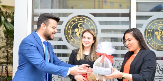 Osman Uğur: 8 Mart Kadınlar Günü kutlu olsun