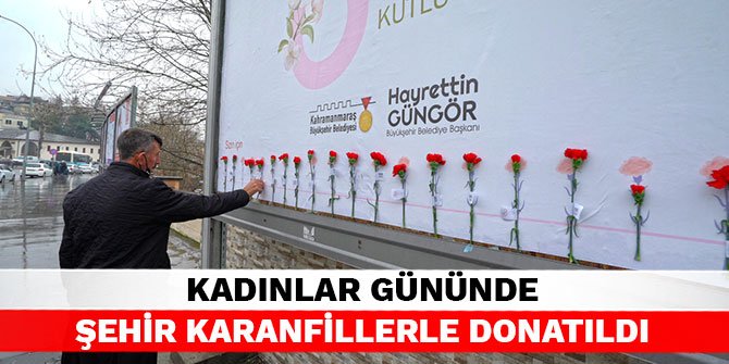 Kadınlar Gününde şehir karanfillerle donatıldı