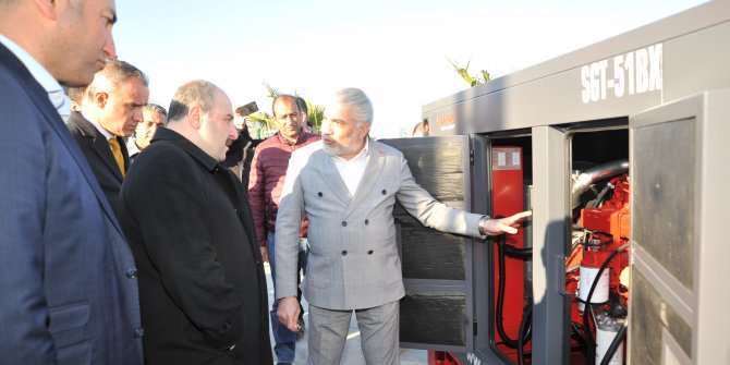 Sanayi Ve Teknoloji Bakanı Mustafa Varank, yerli ve milli motorlu Starkgen Jeneratörü inceledi