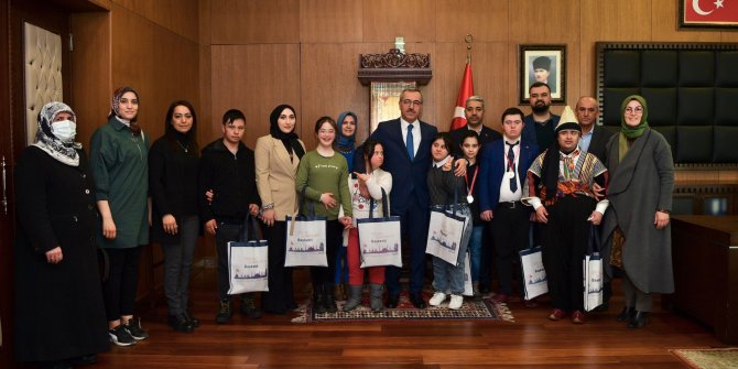 Başkan Güngör Özel Öğrencilerle Buluştu