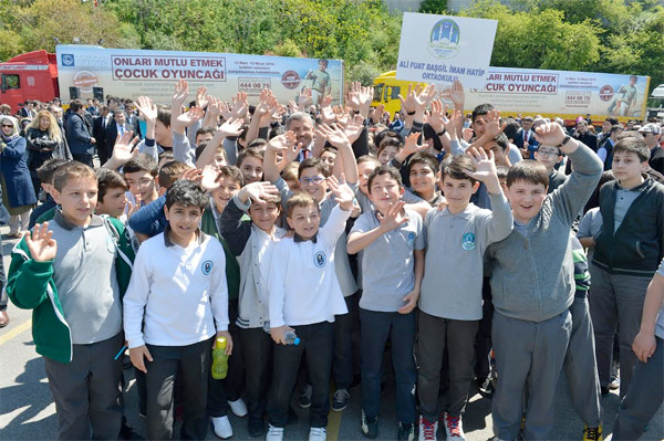 SURİYELİ ÇOCUKLAR OKULLU OLUYOR