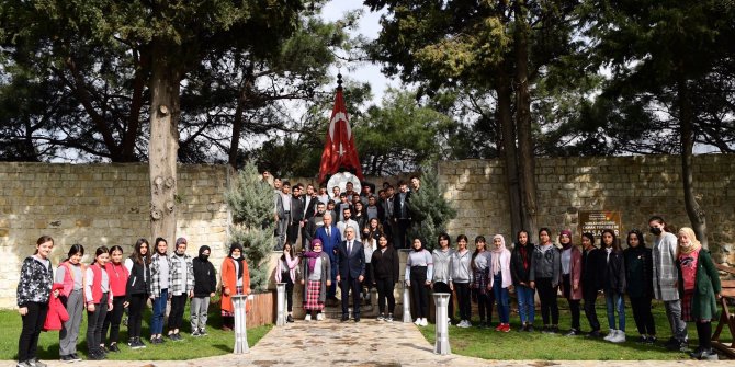 Başkan Güngör Tarihi Maraş Kalesi’nde gençlerle buluştu