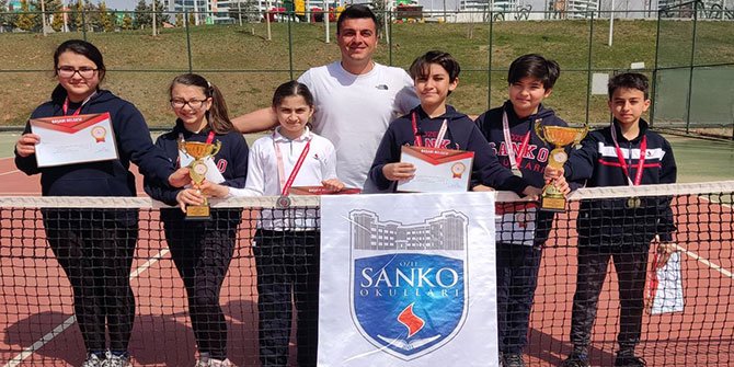 SANKO Okulları öğrencilerinin tenis başarısı