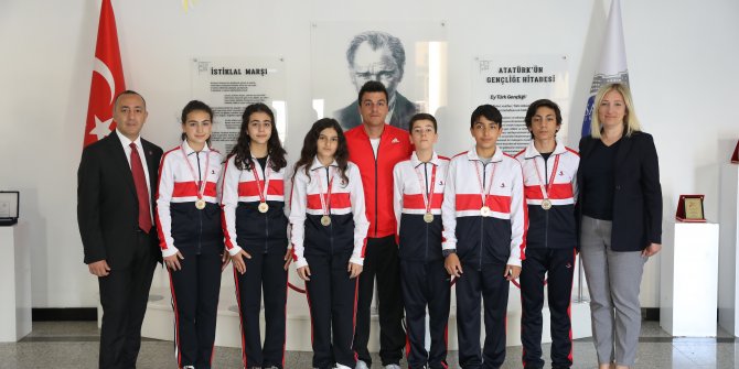 SANKO okulları Yıldız Kız Ve Erkek Tenis Takımı bölge birincisi oldu