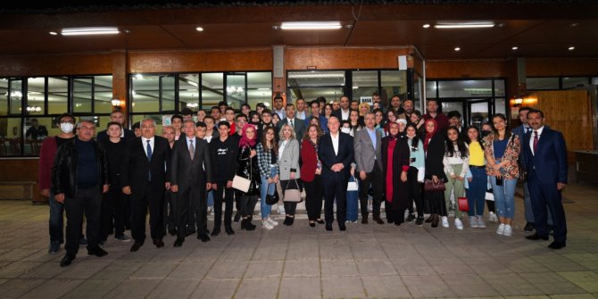 Başkan Güngör öğrencilerle iftar yaptı