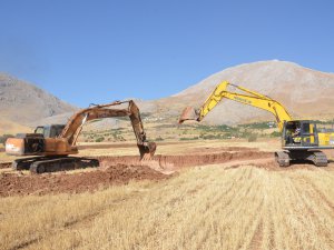 O OKULUN TEMELİNE ELBİSTAN'DA BAŞLANDI