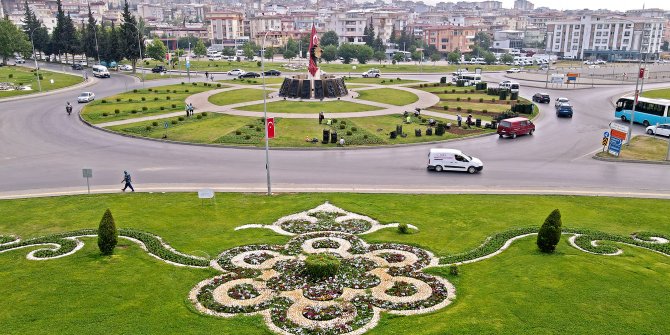 Kahramanmaraş’ta kavşak ve refüjlerde peyzaj çalışması