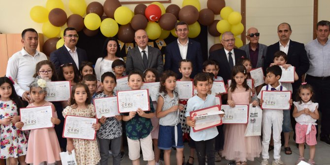 Vali Coşkun, öğrencilerin karne heyecanına ortak oldu