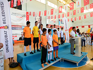 ONİKİŞUBAT'TAN AMATÖR'E HEP DESTEK