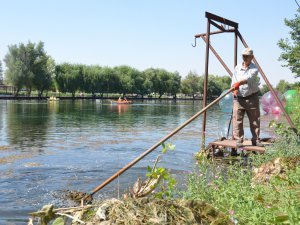 CEYHAN NEHRİ TEMİZLENİYOR