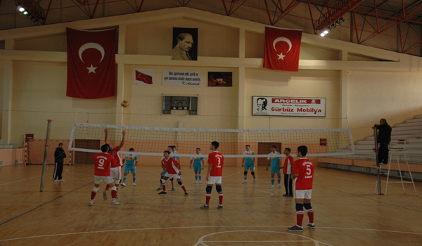 GENÇ ERKEKLER VOLEYBOL TURNUVASI BAŞLADI