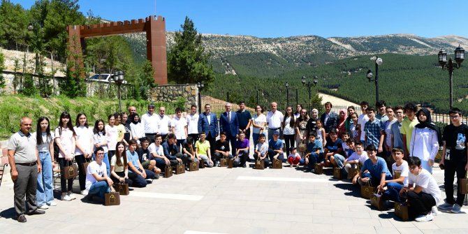 Kahramanmaraş'ta LGS’de başarılı olan öğrenciler ödüllendirildi