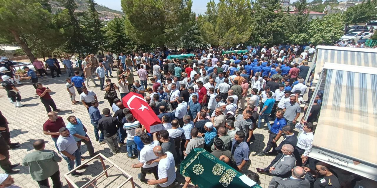 Kahramanmaraş’ta 5 kişilik aile yan yana toprağa verildi