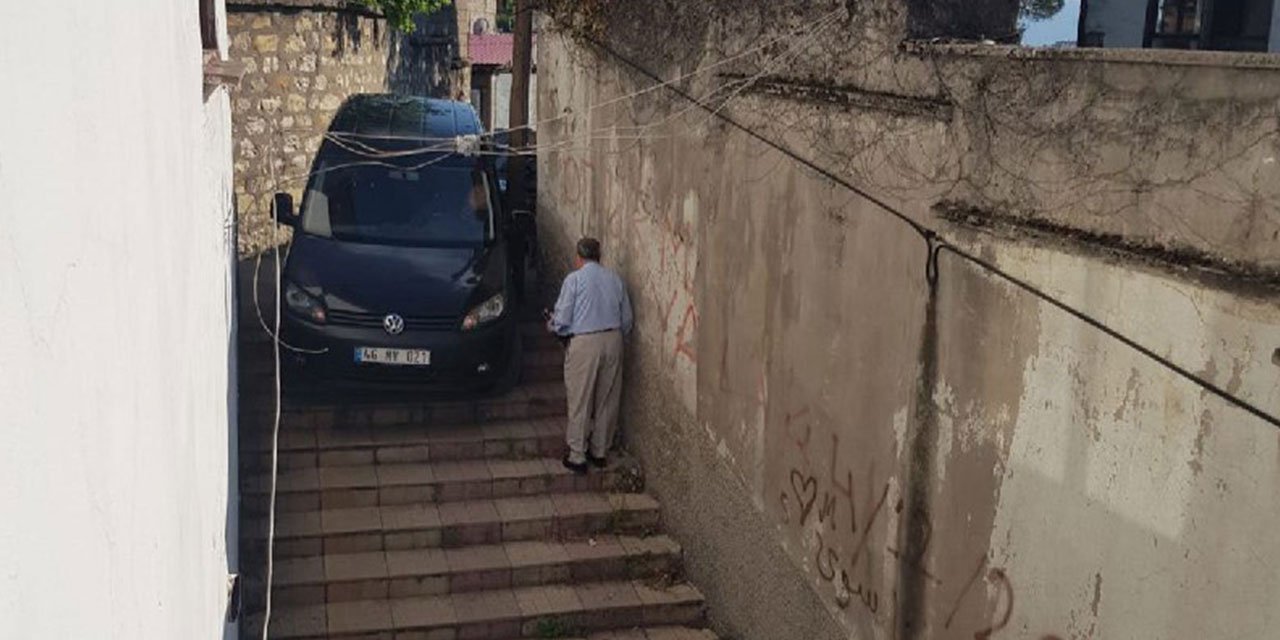 Kahramanmaraş’ta sürücüleri şaşırtan yoldan vatandaşlar dertli