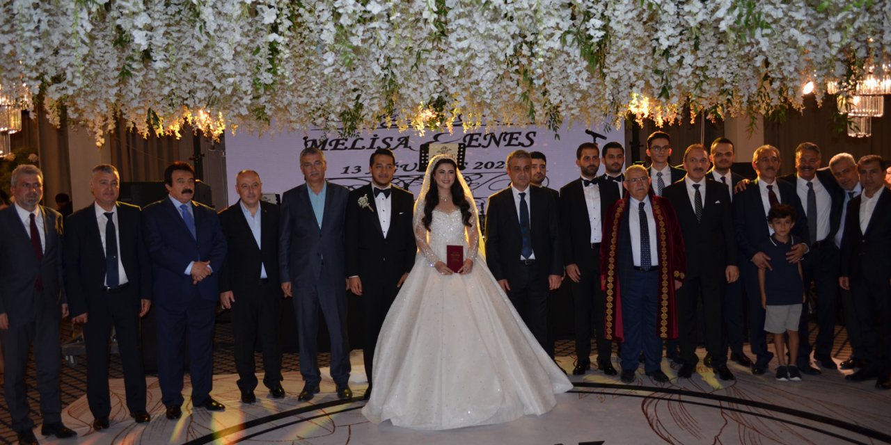 Sular ve Çiçekçi ailesinin mutlu günü