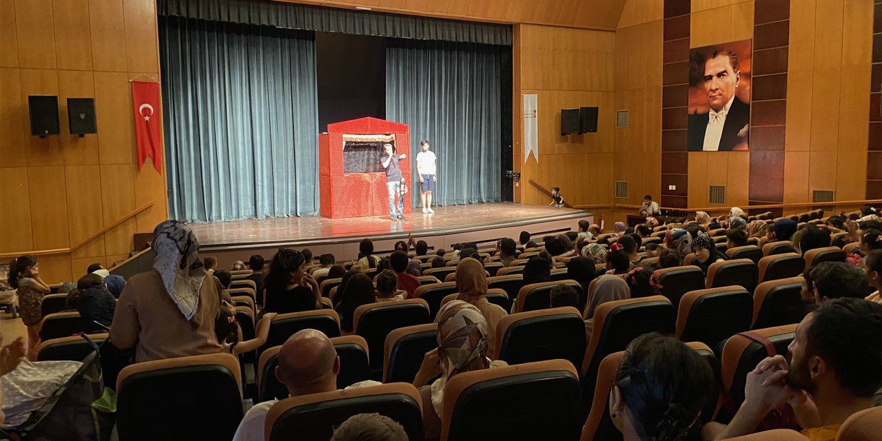 Kahramanmaraş'ta minikler, kukla gösterisini çok sevdi