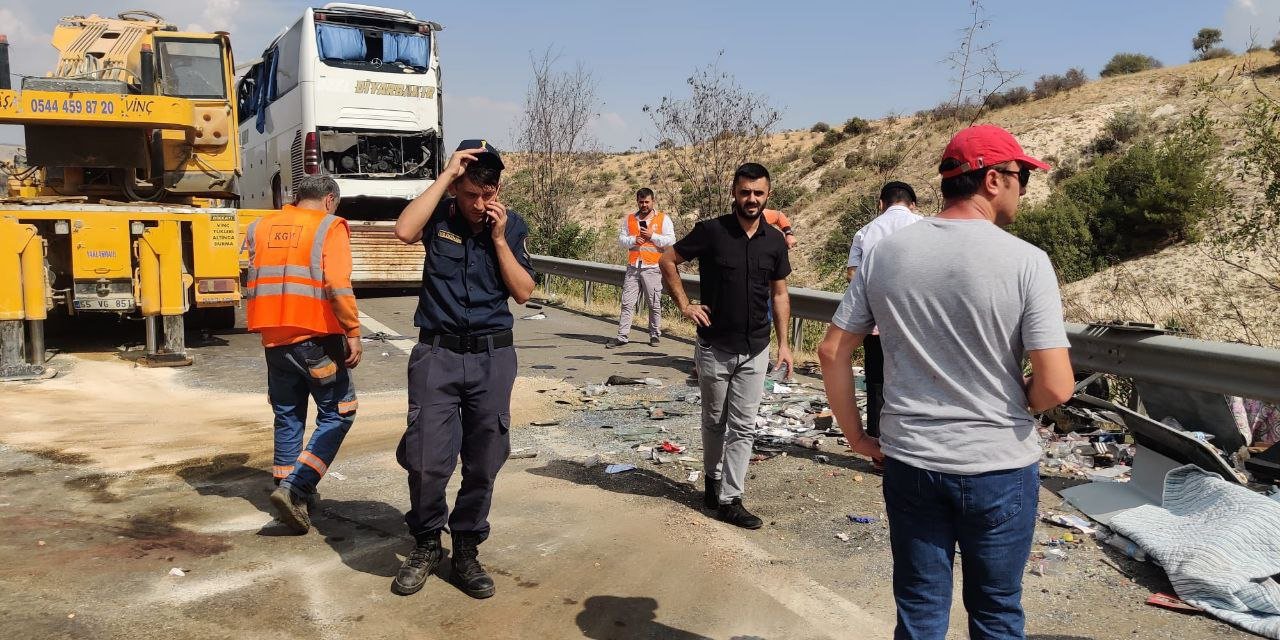 Gaziantep’te feci kaza: 16 kişi öldü 8’i ağır 22 kişi yaralandı