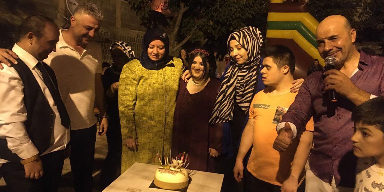 Kahramanmaraş'ta down sendromlu Esra’ya doğum günü sürprizi