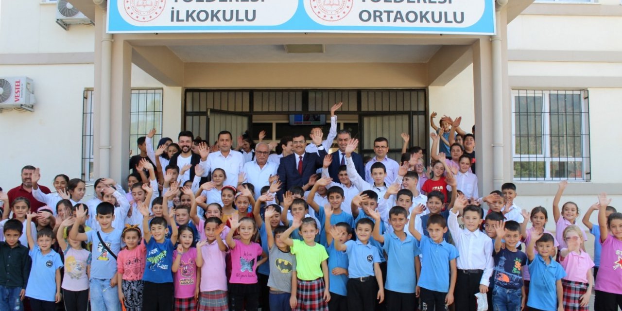 Kahramanmaraş'ta köy okullarına kırtasiye yardımı yapıldı