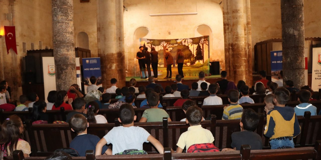 Sahne Maraş, Şanlıurfa’da perdeleri çocuklara açtı