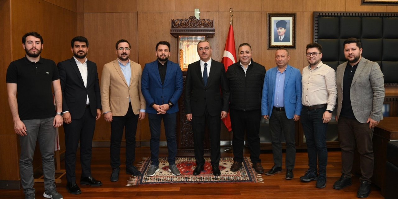 Başkan Güngör’den ünlü isimlere Kültür Yayınları hediyesi