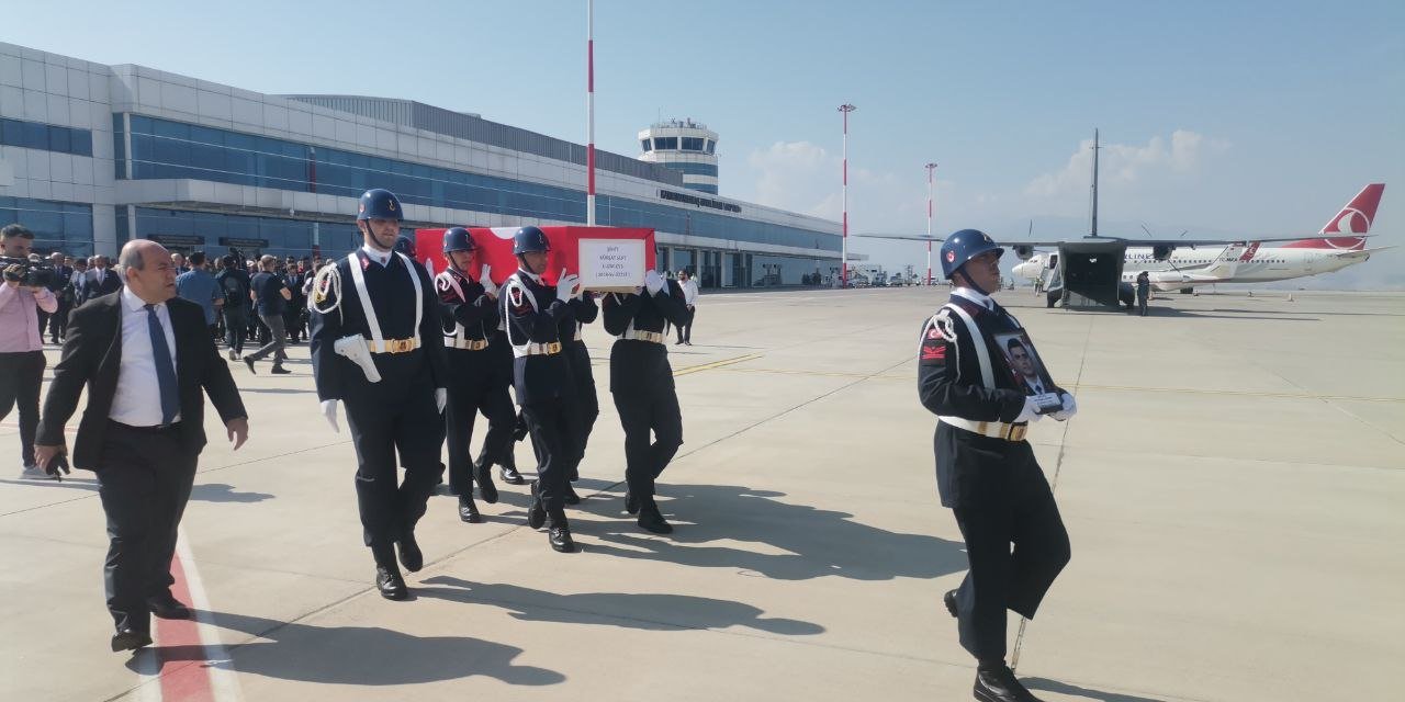 Kahramanmaraş şehidini karşıladı