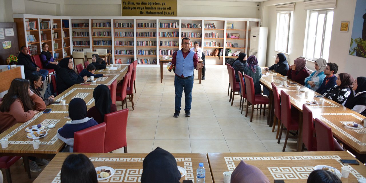 Kütüphane Söyleşileri Gençlerle Buluşmaya Devam Ediyor