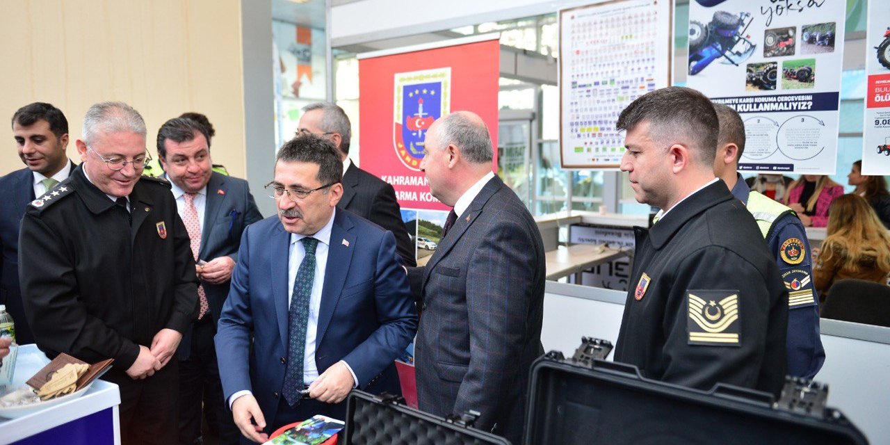 Bakan Yardımcısı Pakdil’den Kahramanmaraş'ta jandarma stantına özel ilgi