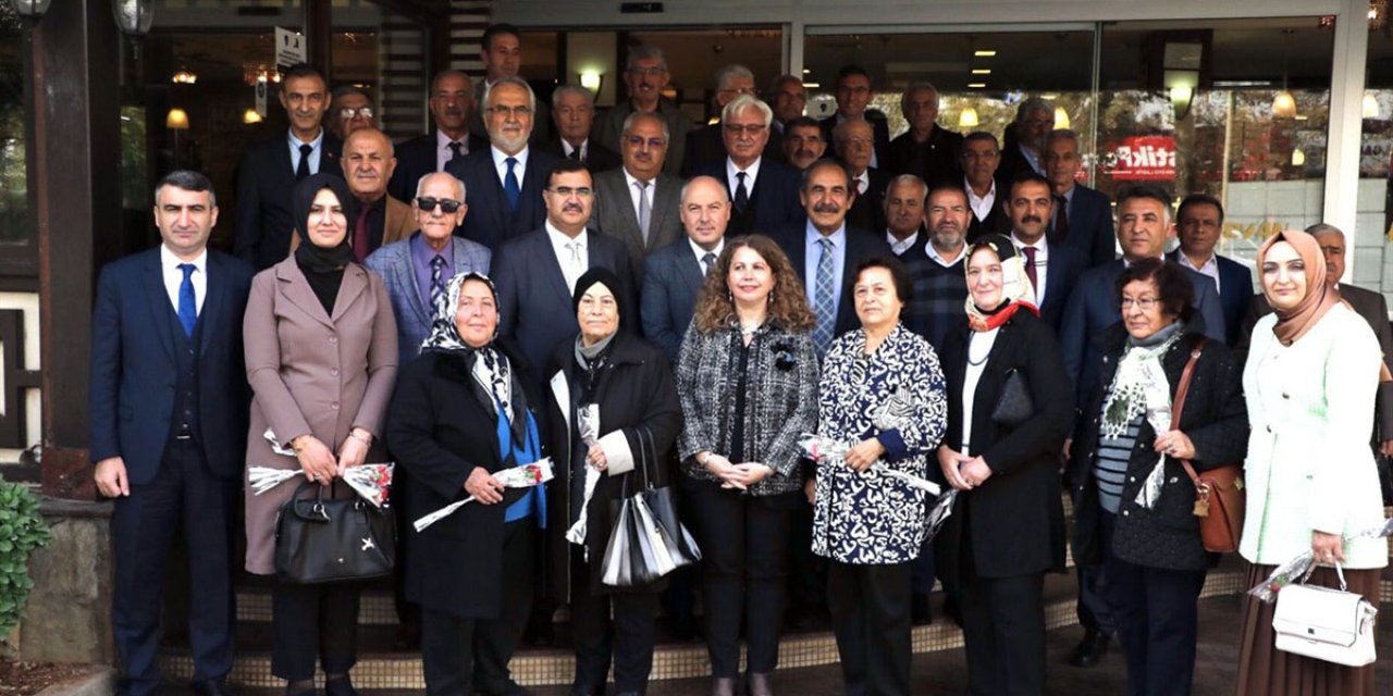 Vali Coşkun Emekli Öğretmenlerle Bir Araya Geldi