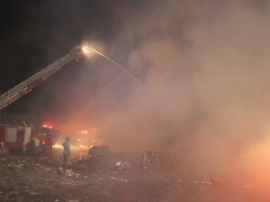 KAĞIT FABRİKASINDA YANGIN