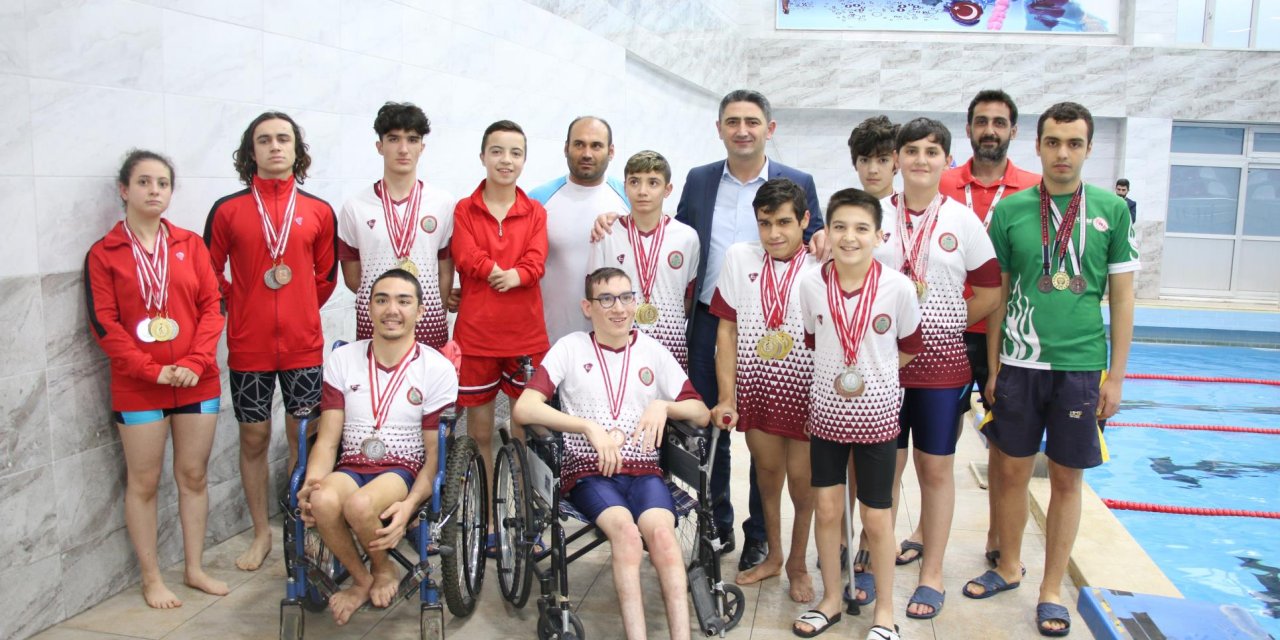 Kahramanmaraşlı Sporcular Engelleri Kulaçları İle Aştı