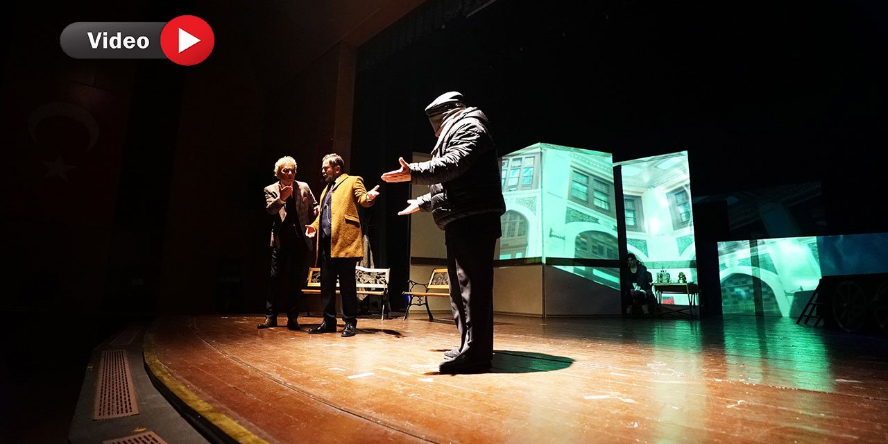 Zarifoğlu’nun Hayatını Anlatan ‘Yaşamak’ Tiyatrosu Beğeni Topladı