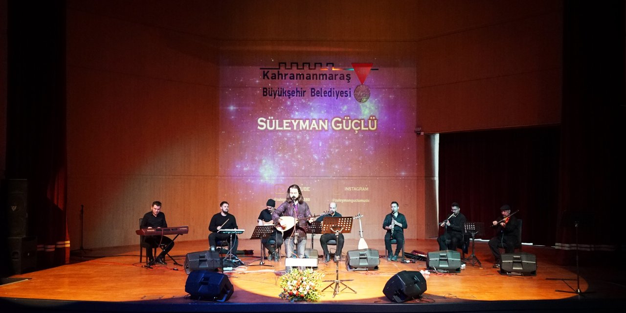 Kahramanmaraş’ta Gökçeli ve Güçlü Söyledi, Müzikseverler Eşlik Etti