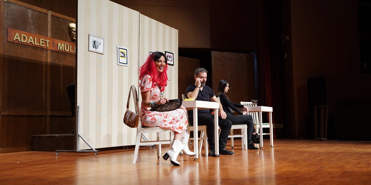 Kahramanmaraş’ta Her Aşk Biraz Komiktir’de Kahkaha Tufanı