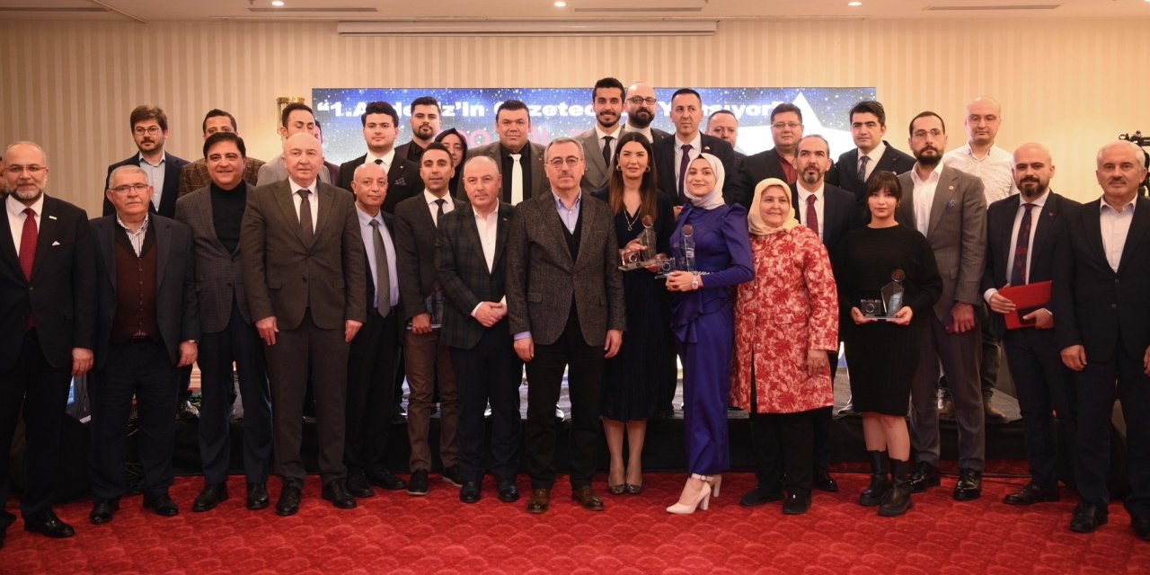 Başkan Güngör, Basın Mensuplarına Ödüllerini Takdim Etti