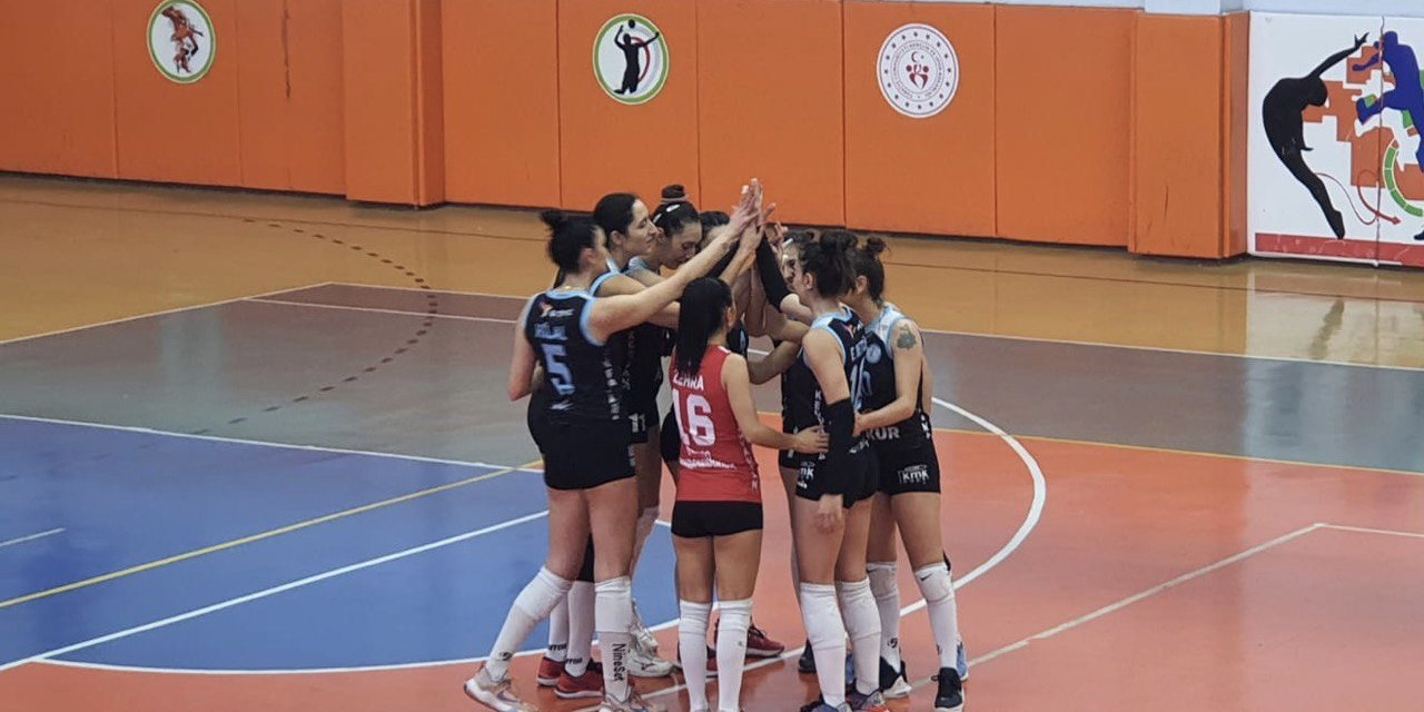 Kahramanmaraş’ta Filenin Sultanları Set Vermedi