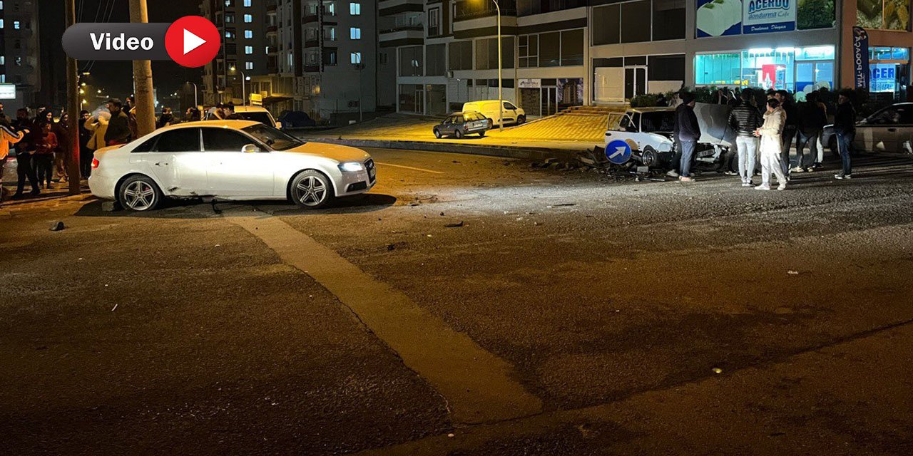 Kahramanmaraş’ta Kavşakta İki Otomobil Çarpıştı: 1 Yaralı