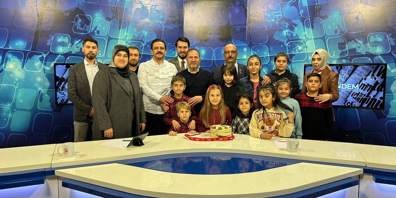 Kahramanmaraş'ta Miniklerden Sami Dedelerine Canlı Yayında Tatlı Sürpriz!