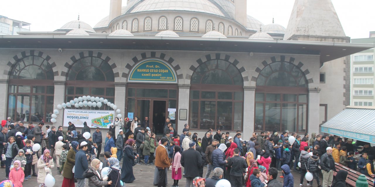 Kahramanmaraş’ta Yüzlerce Çocuk Camide Buluştu