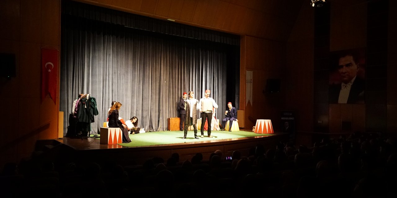 Kahramanmaraş'ta Tiyatro Gösterisine Yoğun İlgi