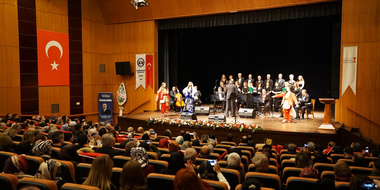 Kahramanmaraş’ta Kurtuluş Konseri Kırmızı Beyaza Büründü