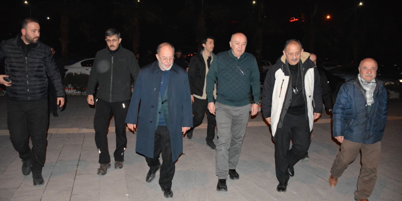 Eski Bakanlarından Kahramanmaraş’taki Depremzedelere Ziyaret