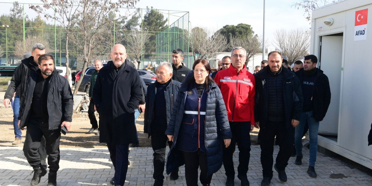 Bakan Soylu Kahramanmaraş’ta Konteyner Kentte İncelemelerde Bulundu
