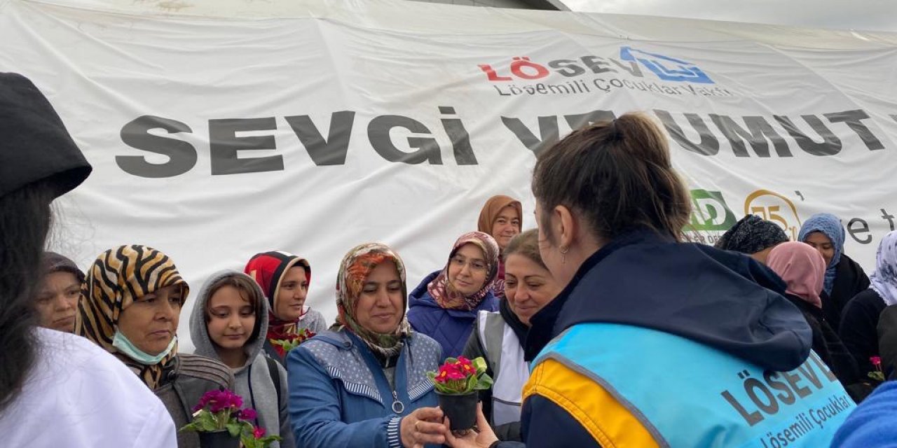 LÖSEV Kahramanmaraş'ta Depremzede Kanser Hastası Kadınlarla Elele