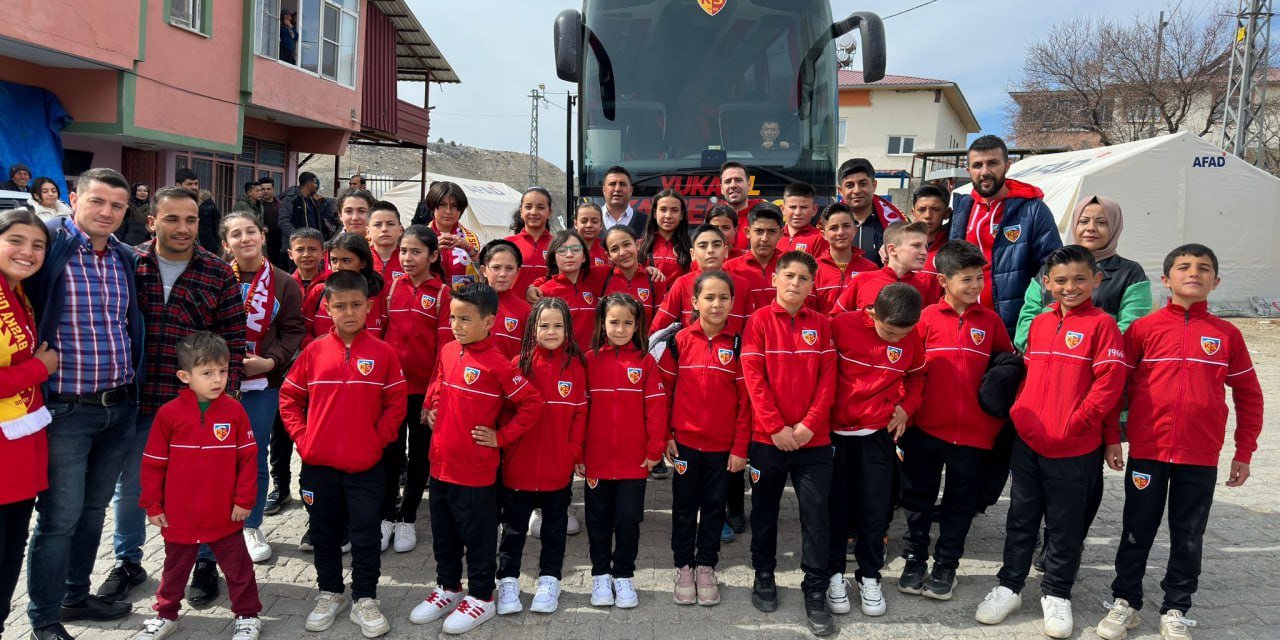 Kahramanmaraş'ta Depremzede Çocuklar Süper Ligde Moral Buldu