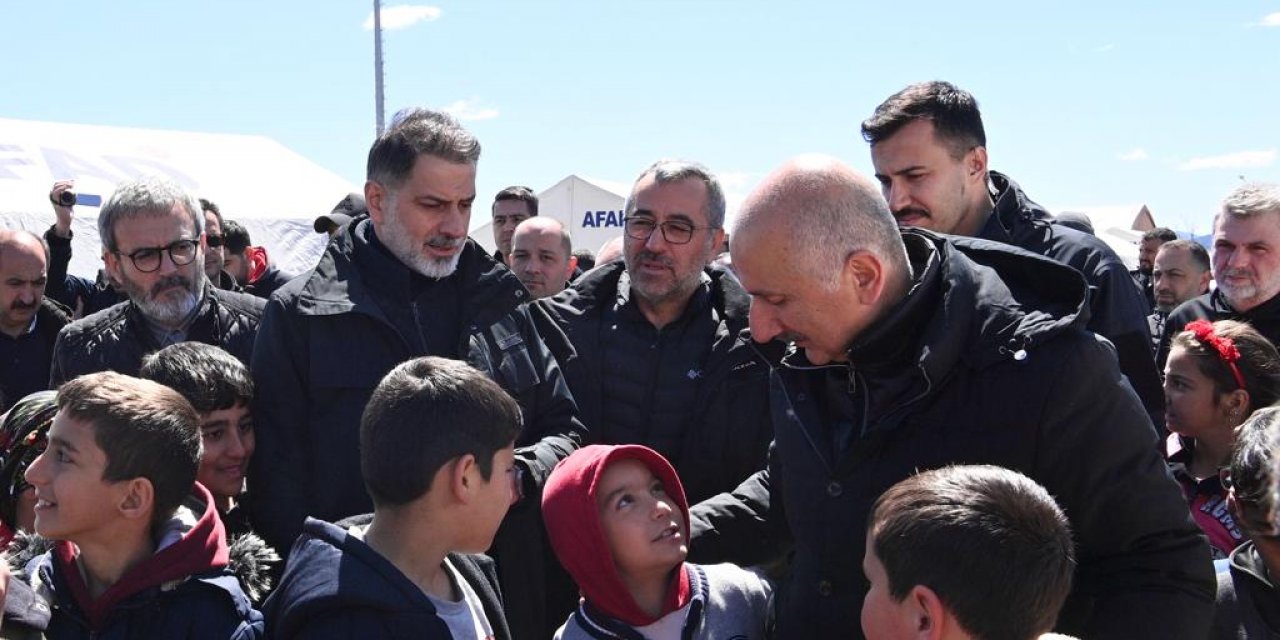 Bakan Karaismailoğlu Kahramanmaraş’ta Barınma Merkezlerini Ziyaret Etti